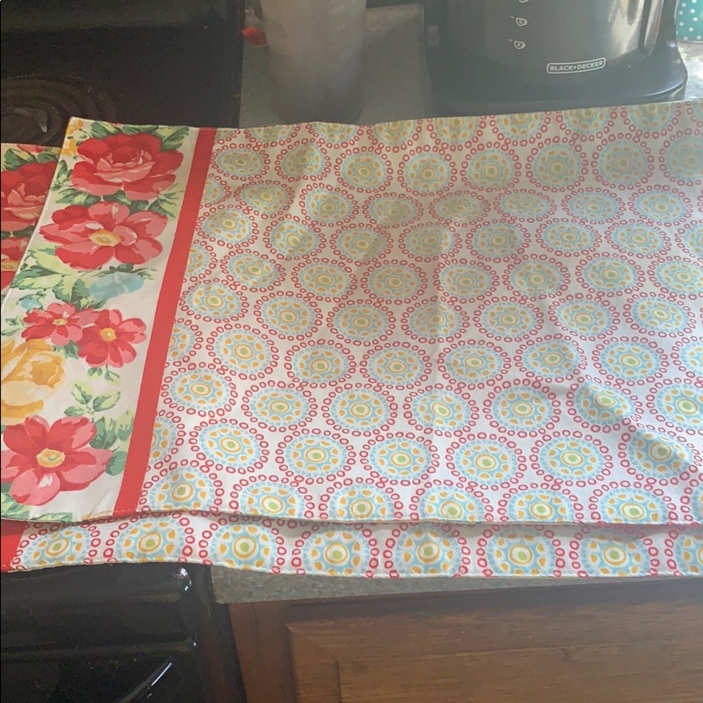 2 placemats